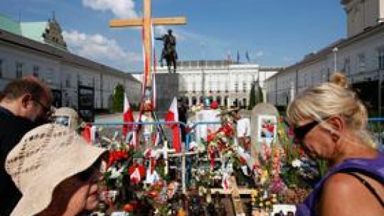 Proteste privind amplasamentul crucii memoriale de la Varşovia