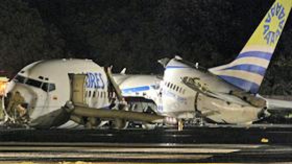 Avion, rupt de un fulger