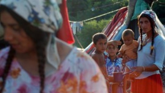 Presa internaţională interesată de repatrierea romilor