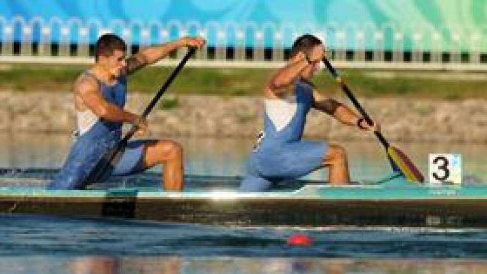 România domină proba masculină de canoe dublu de la CM