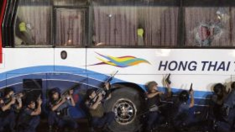 Pasagerii unui autobuz, luaţi ostatici în Filipine