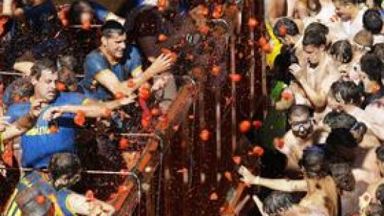 "Tomatina", bătaia cu peste 100 de tone de roşii