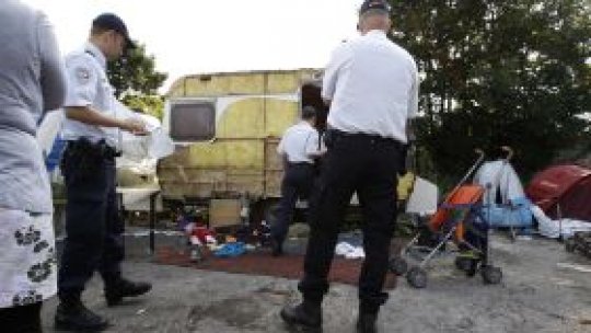 Franţa, criticată pentru că "stimulează" romii să plece