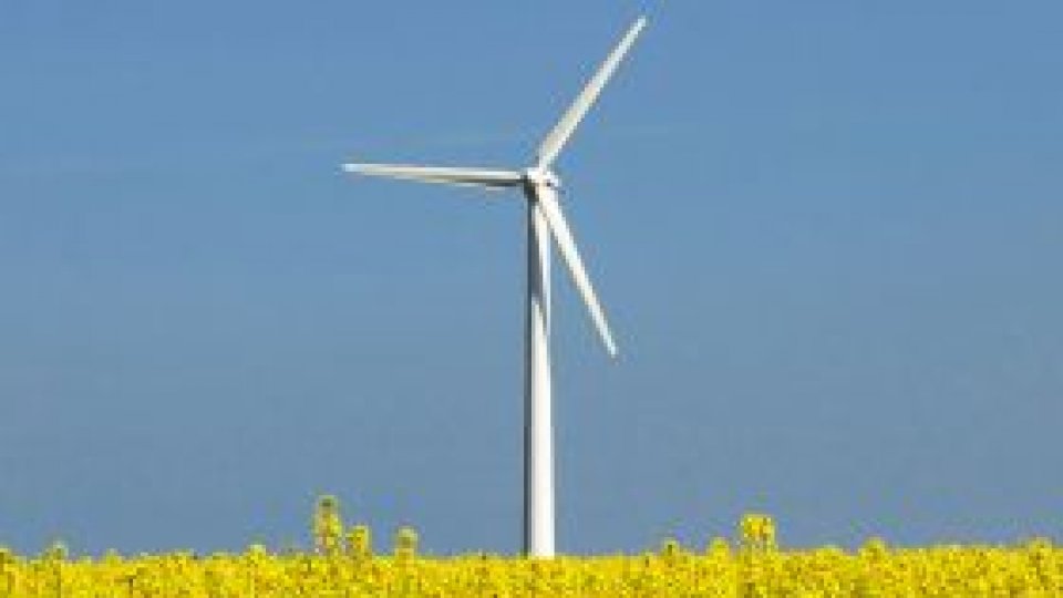 Turbine eoliene si panouri solare în 10 comune din Bihor
