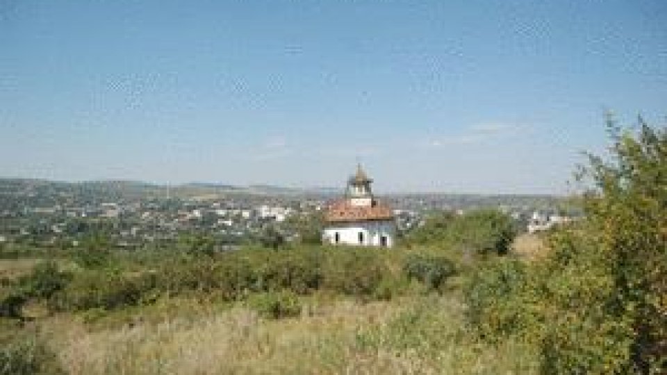 Biserica înclinată din Huşi