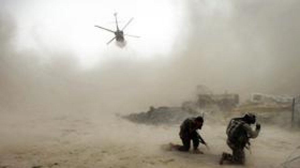 Baze NATO din Afganistan, atacate de talibani