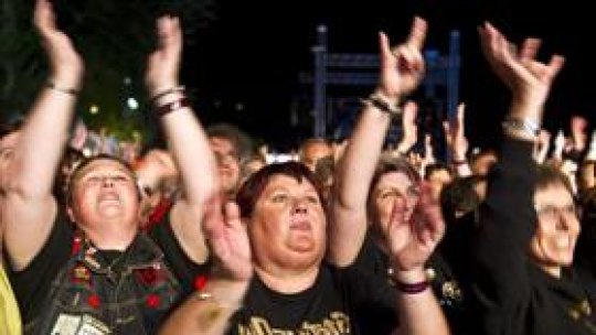 11 spectatori răniţi şi mai mulţi agresaţi în Rusia