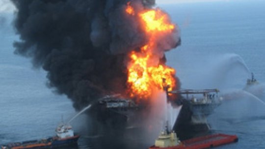 British Petroleum a început astuparea puţului din Golful Mexic