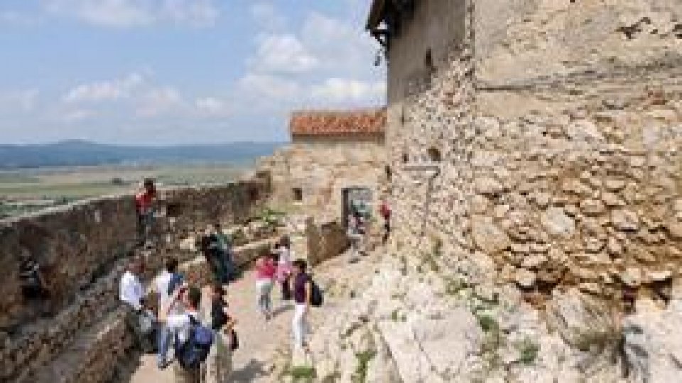 Cetatea Râşnov îşi redechide porţile