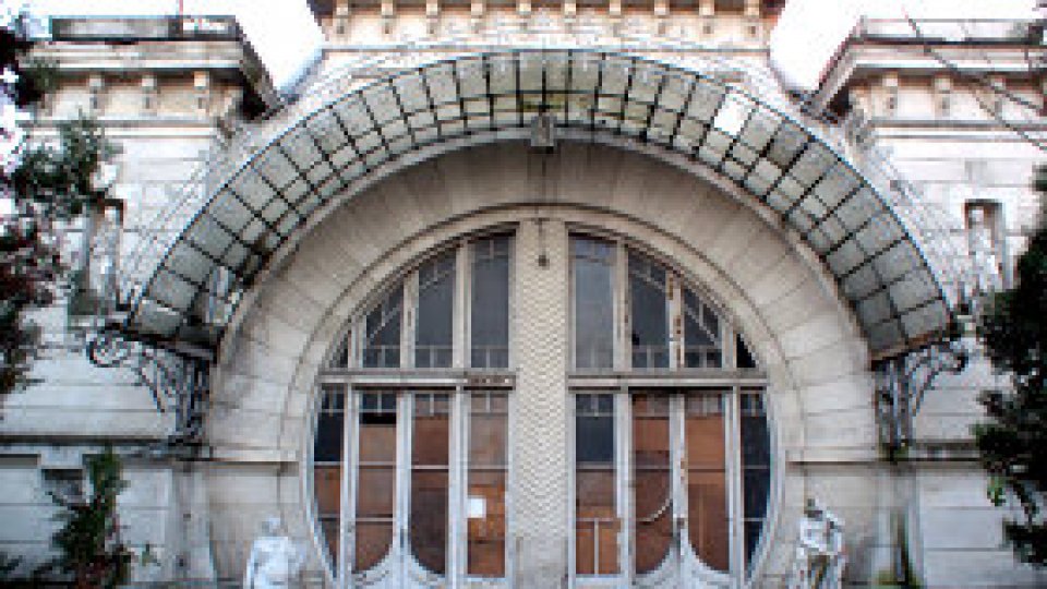 Clădiri istorice distruse de interese