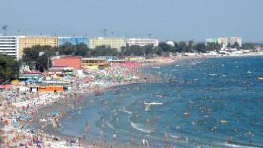 Număr record de turişti pe litoral