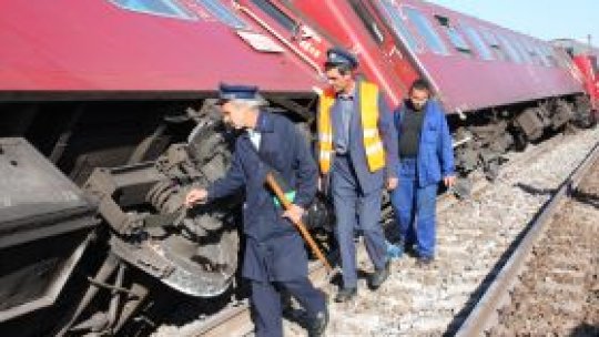 Repararea căilor ferate afectate de inundaţii "întârzie"