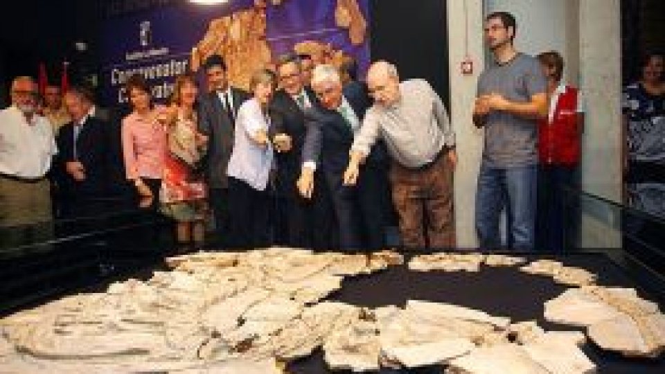 Pepito, dinozaurul cu cocoaşă şi pene