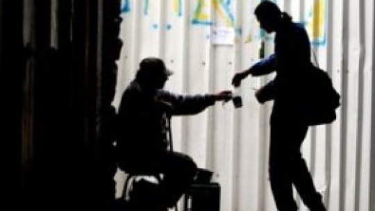 Românii, mai puţin generoşi