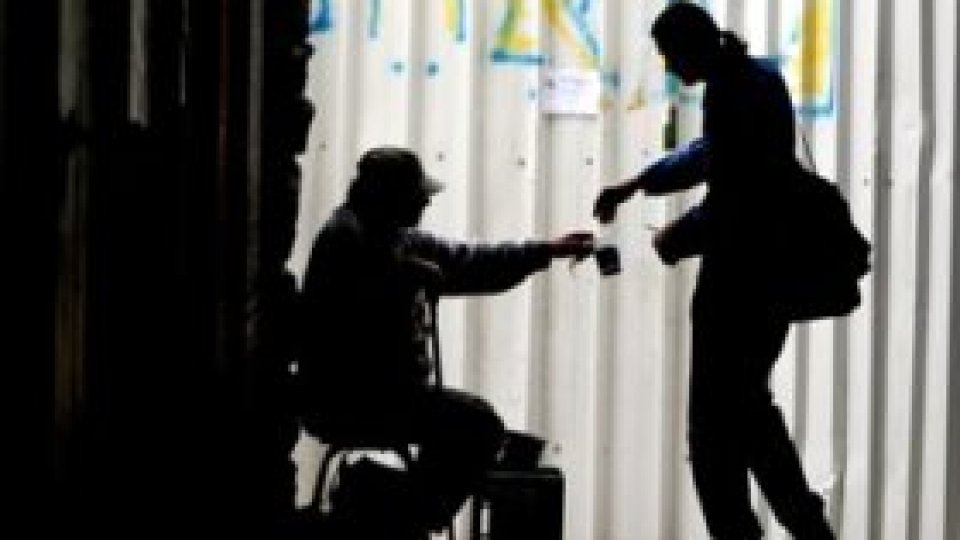 Românii, mai puţin generoşi