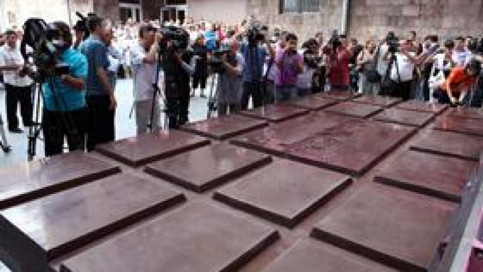 Ciocolata uriaşă, împărţită gratis