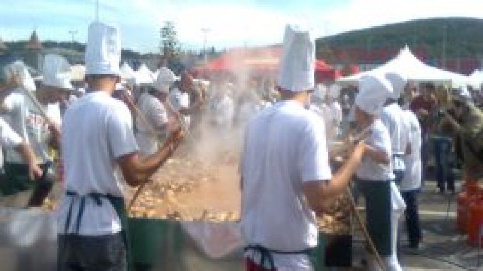 "Record mondial" la pui gătiţi la tavă