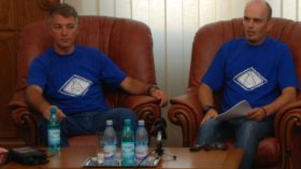 "Paşi pe acoperişul lumii"