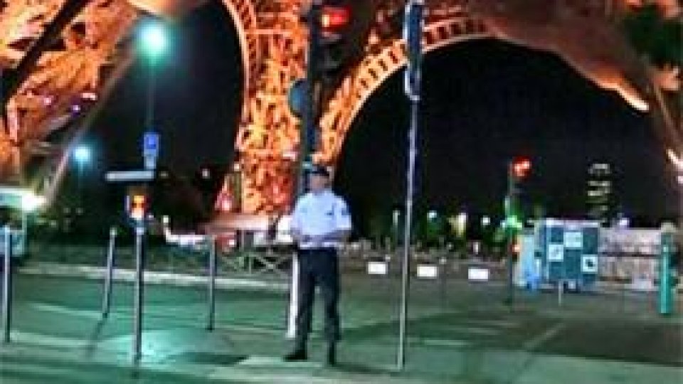 Mai multe zone din Paris, evacuate după apeluri false cu bombă