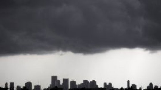 Uraganul Karl creşte în intensitate