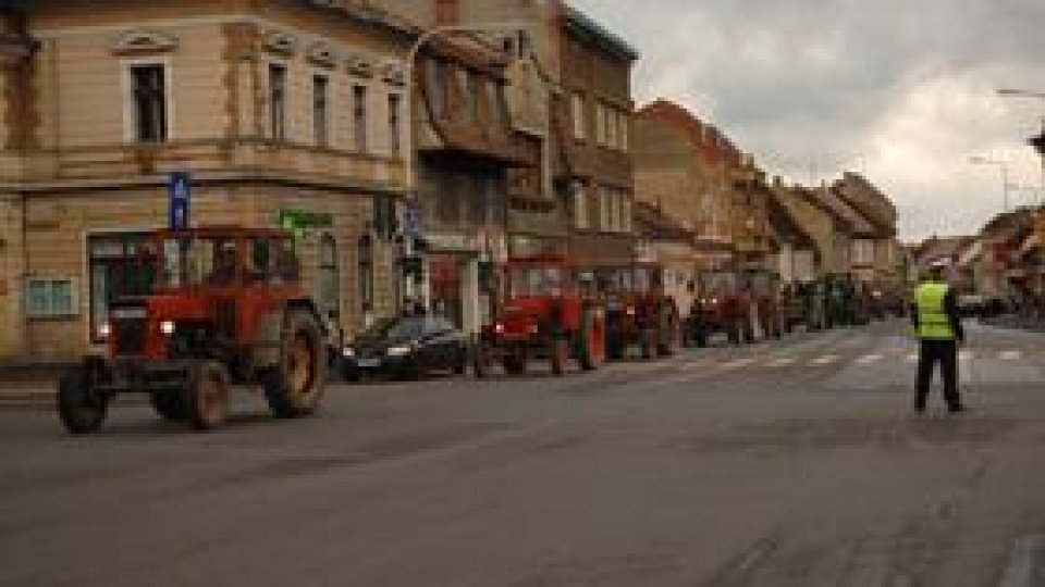 Agricultorii au pichetat sediile a 23 de prefecturi