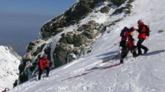 Turiştii rătăciţi în munţii Făgăraş au fost găsiţi