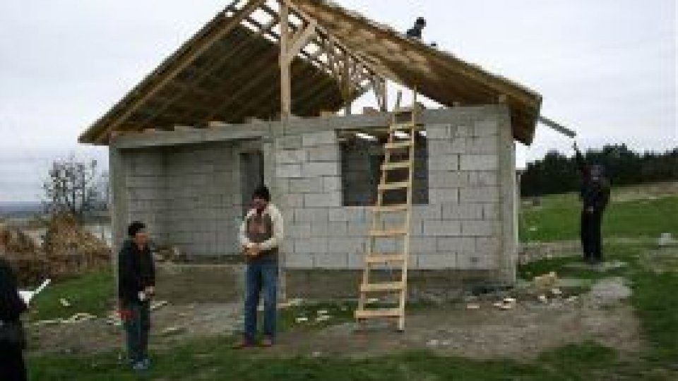 Apa trece, problemele rămân