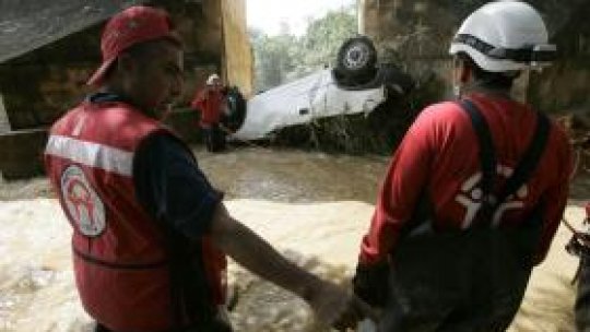 Sute de case din Mexic, îngropate de o alunecare de teren