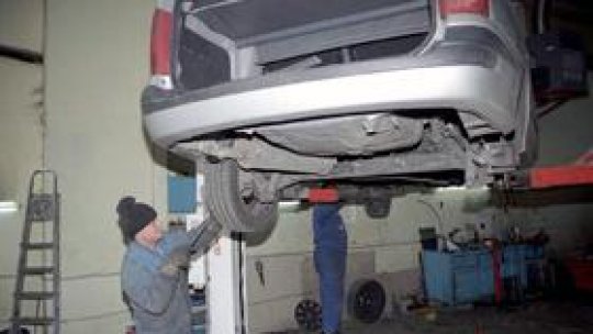 Reparaţiile din service, sub ochii şoferilor