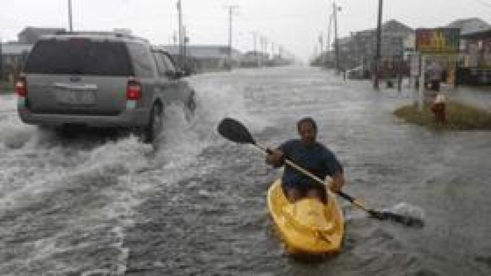 Uraganul Earl, la un pas de America