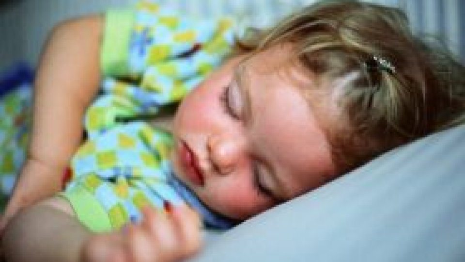 Lipsa de somn duce la obezitate la copii