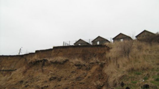 Falezele de pe litoral, afectate de alunecări de teren