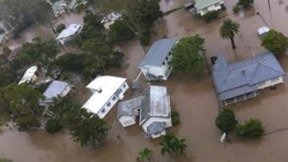 Sute de mii de australieni, evacuaţi din cauza inundaţiilor