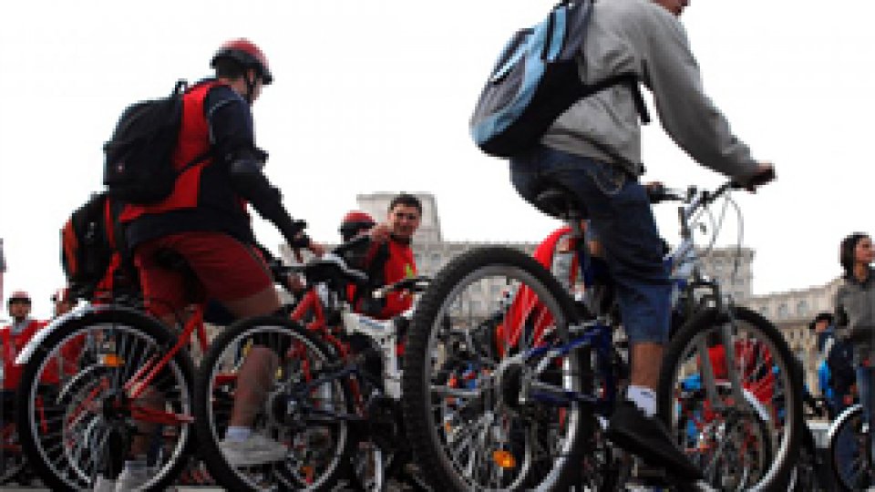 Funcţionari pe biciclete