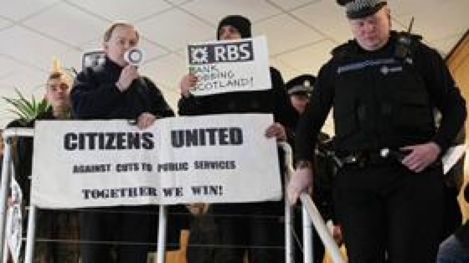 Proteste faţă de bonusurile din băncile britanice