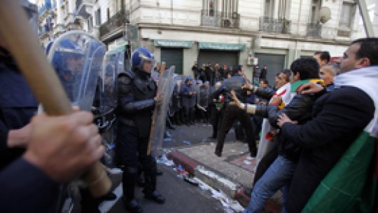 Manifestare înăbuşită de forţele de ordine în Algeria