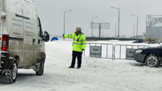 Drumuri naționale închise și trenuri anulate