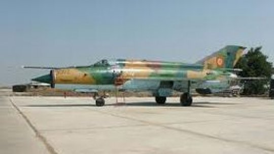 Avioane militare făcute cadou unor biserici din Bacău