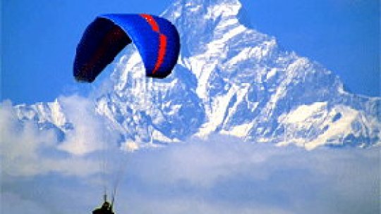 Cu parapanta în Nepal