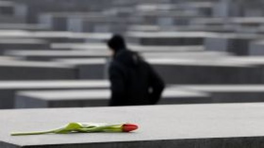 Un rom rememorează Holocaustul la Berlin