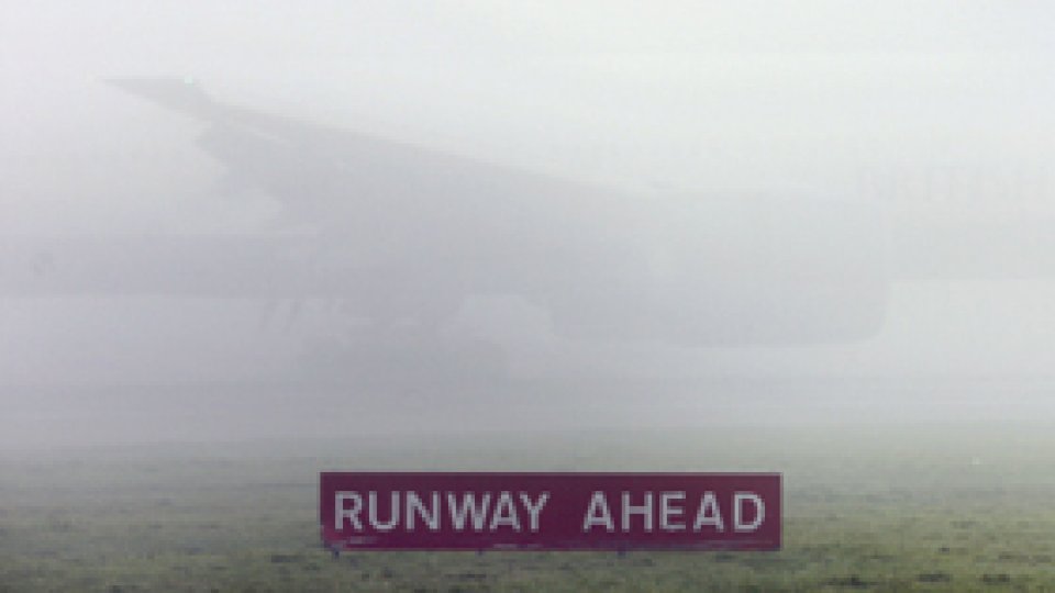 Ceaţa dă peste cap orarul zborurilor la Cluj