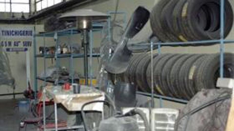 Explozie puternică la un service-auto din oraşul Oţelu-Roşu