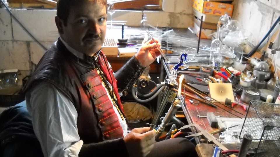 Între meşteşug şi artă