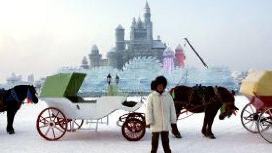 Nuntă la festivalul de gheaţă din China