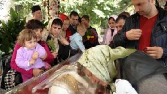 Pelerinajul la moaştele Cuvioasei Parascheva continuă