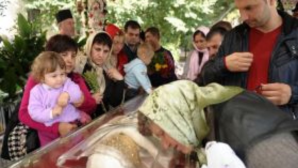 Pelerinajul la moaştele Cuvioasei Parascheva continuă