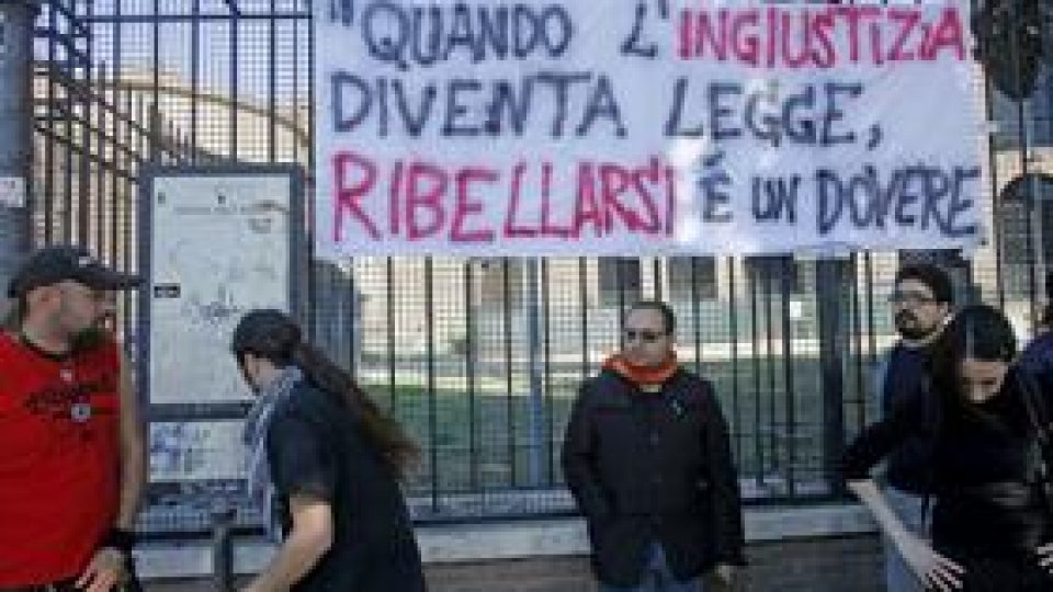 Un român printre "indignaţii" de la Roma