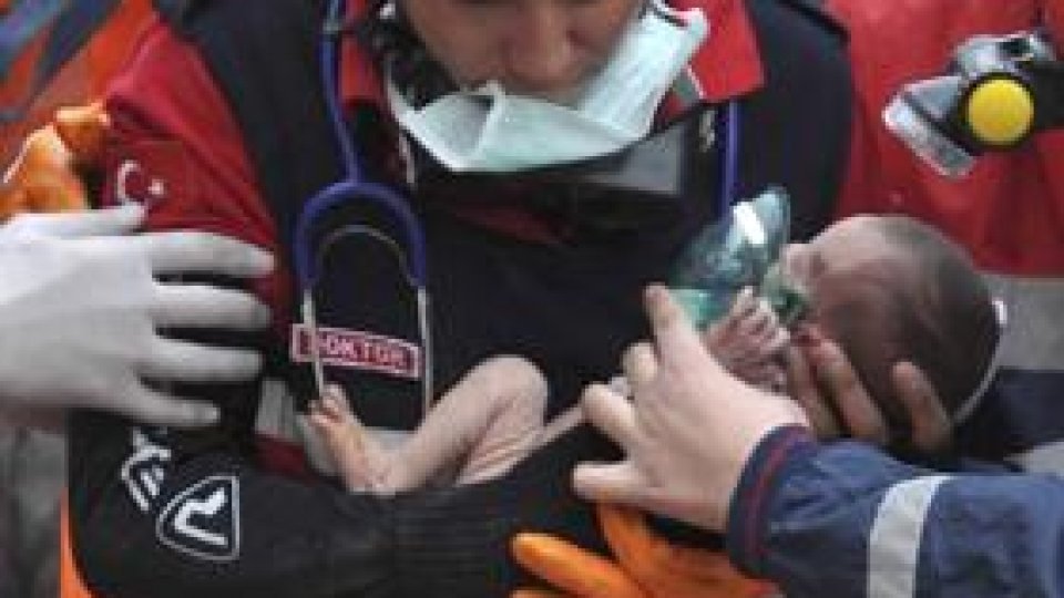 Nou-născut, salvat de sub dărâmături în Turcia