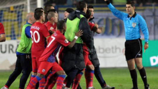 Meciul Petrolul Ploieşti - Steaua, oprit de pumni şi petarde
