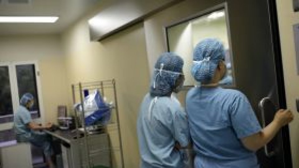 Asistentă, concediată din cauza unor fotografii pe Facebook